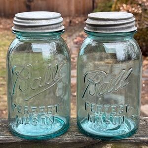 Vintage Aqua Ball Perfect
Mason Pint Jars w/ Zinc Lids - Set of 2 - 1910s
